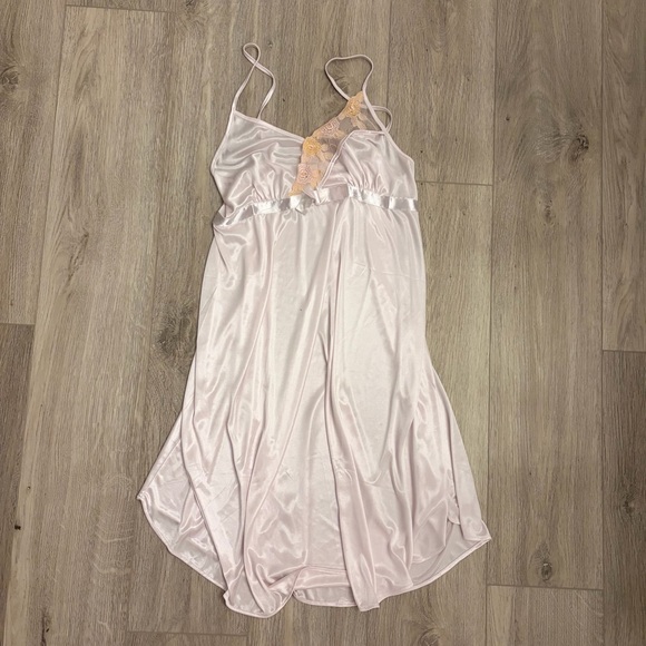 Lingerie Intimates Set - Victoria Secret - Picture 9 of 10